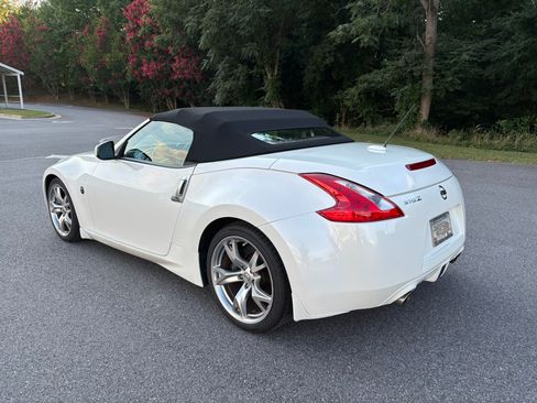 Used 2012 Nissan 370Z Touring w/ Sport Pkg RWD image 4