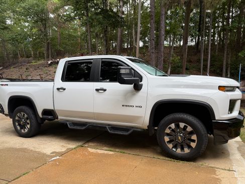 Used 2021 Chevrolet Silverado 2500 Custom w/ Custom Value Package AWD/4WD image 1