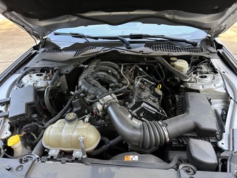 Used 2016 Ford Mustang Convertible RWD image 6