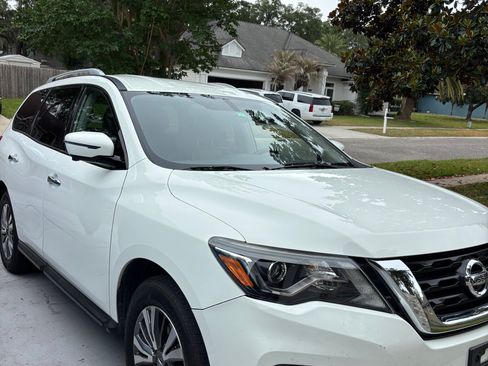 Used 2019 Nissan Pathfinder SL FWD image 6