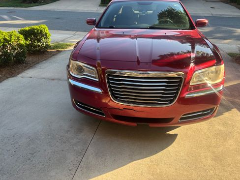 Used 2013 Chrysler 300 RWD image 13