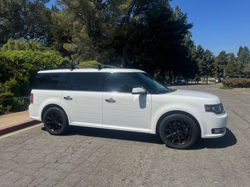 Used 2019 Ford Flex Limited image 2