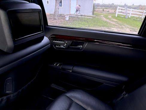 Used 2011 Mercedes-Benz S 550 image 11