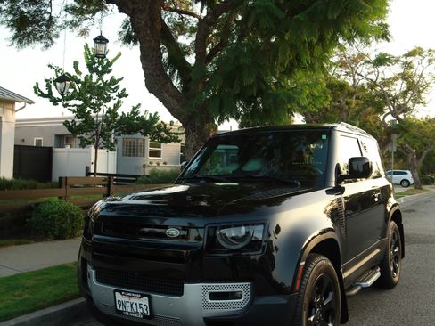 Used 2023 Land Rover Defender 90 SE image 11