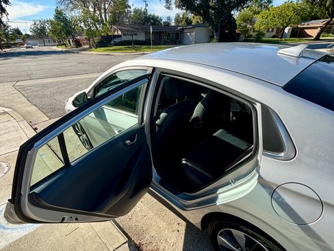 Used 2019 Hyundai Ioniq Limited image 17