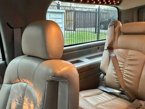 Used 2002 Chevrolet Suburban LT image 29