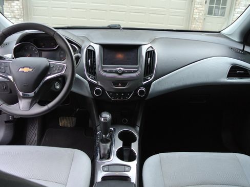 Used 2019 Chevrolet Cruze LT image 19