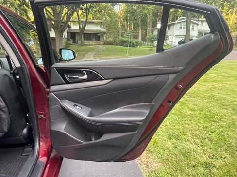 Used 2016 Nissan Maxima 3.5 SV FWD image 19