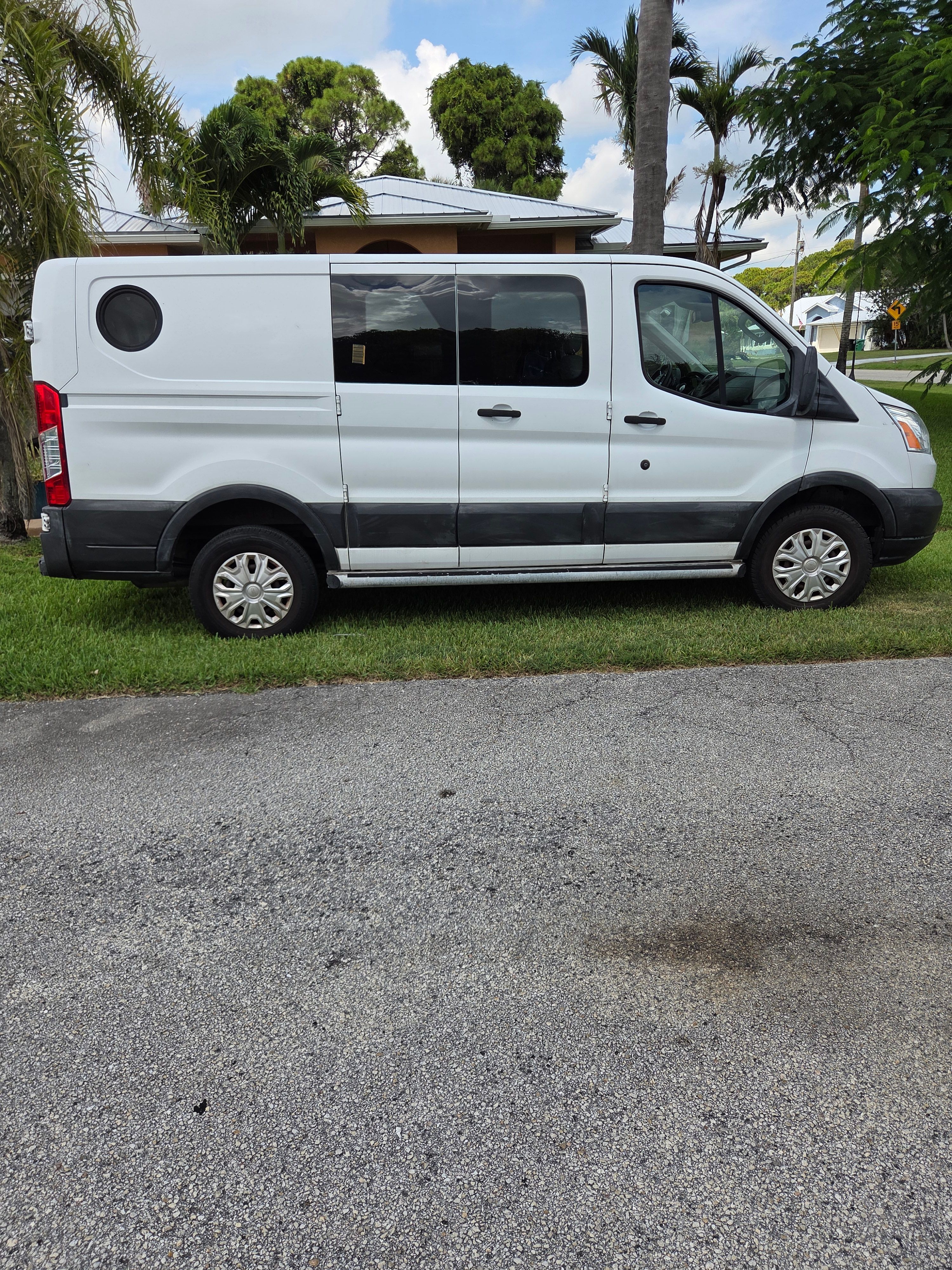 Used 2016 Ford Transit 250 130 Low Roof w/ Exterior Upgrade Package RWD image 8