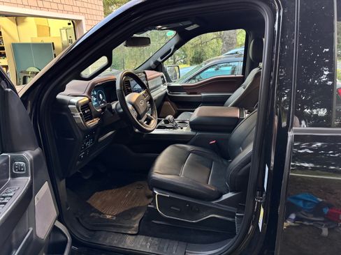 Used 2023 Ford F150 Lariat image 11