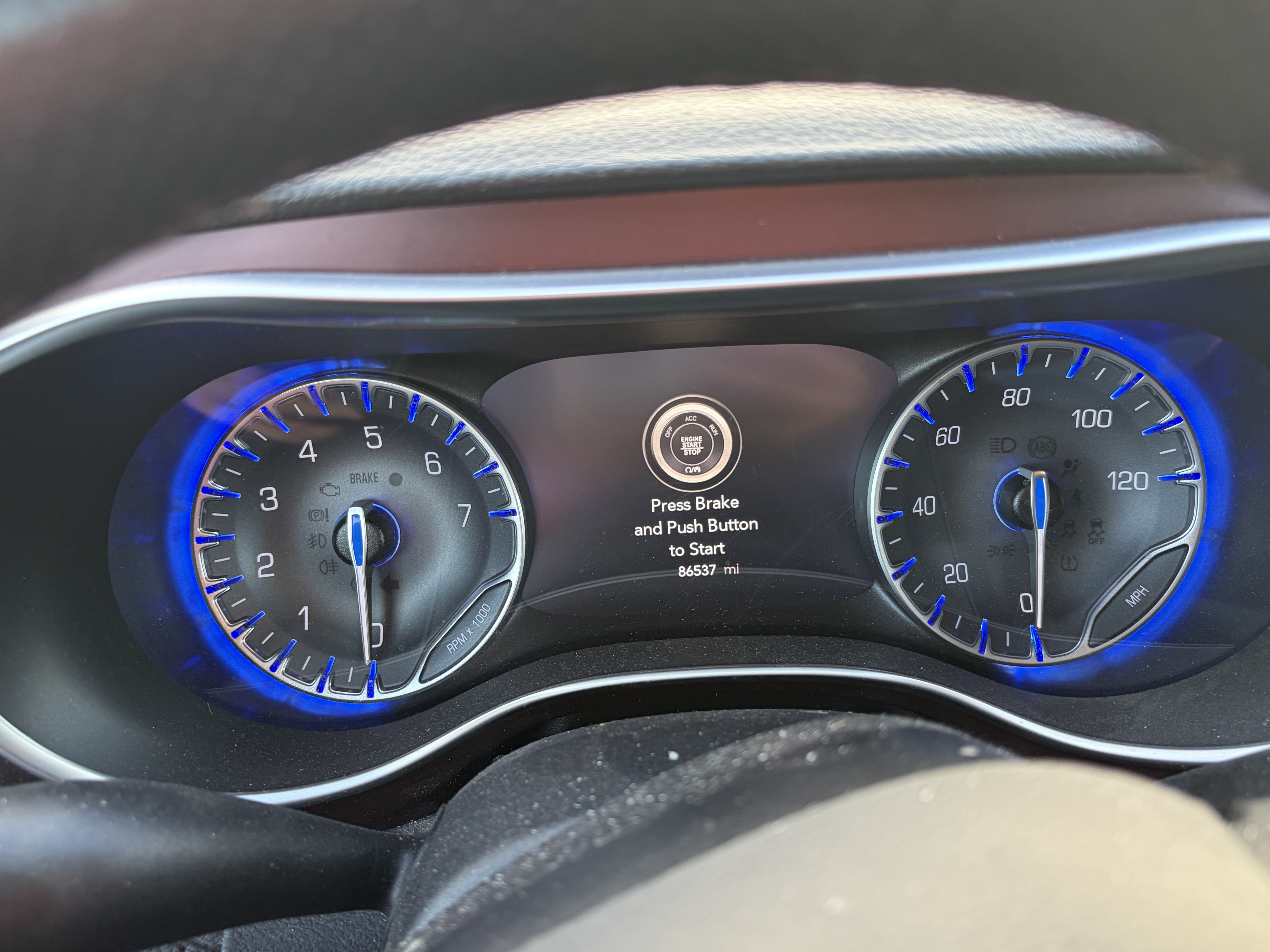 Used 2019 Chrysler Pacifica Limited w/ Advanced Safetytec Group FWD image 8