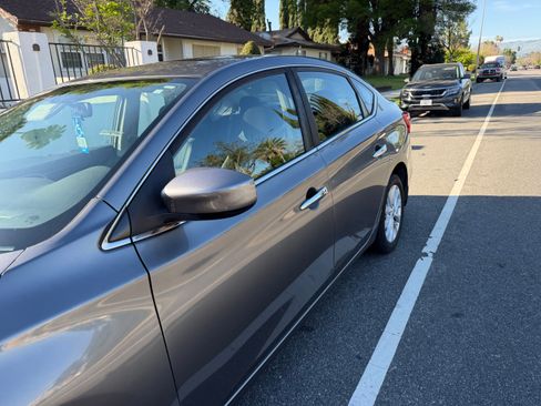 Used 2017 Nissan Sentra SV w/ Style Package image 4