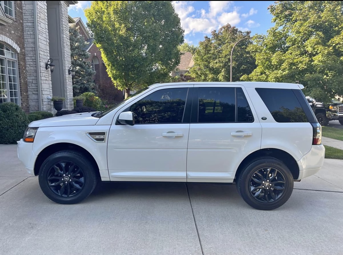 Used 2014 Land Rover LR2 HSE AWD/4WD image 1
