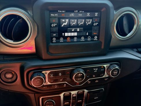 Used 2021 Jeep Wrangler Unlimited Sahara w/ Safety Group AWD/4WD image 19