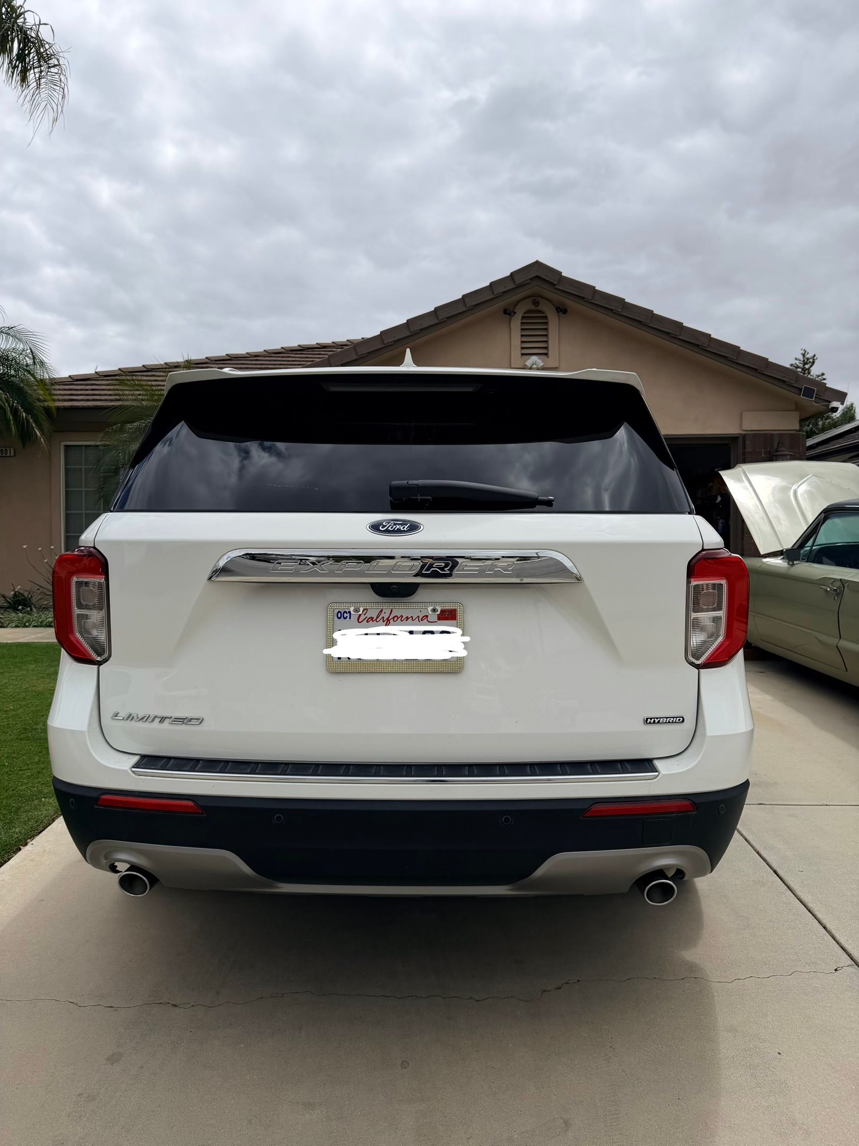 Used 2022 Ford Explorer Limited w/ Hybrid Equipment Group 310A RWD image 8