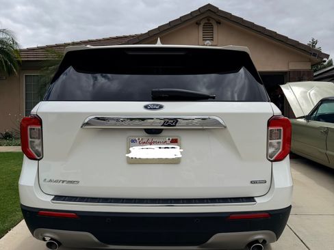 Used 2022 Ford Explorer Limited w/ Hybrid Equipment Group 310A RWD image 8