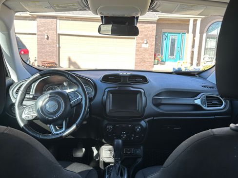 Used 2018 Jeep Renegade Latitude w/ Cold Weather Group image 9