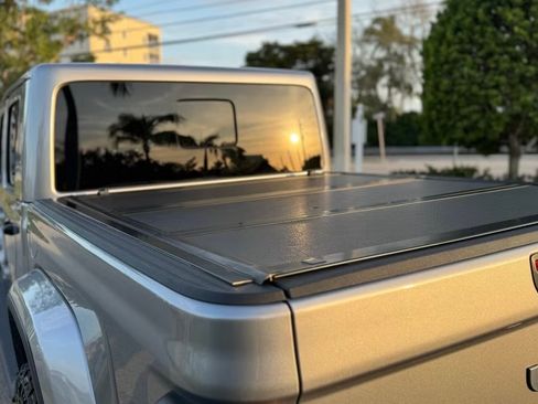 Used 2020 Jeep Gladiator Overland image 9