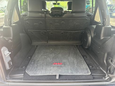Used 2019 Jeep Wrangler Unlimited Rubicon w/ Dual Top Group AWD/4WD image 11