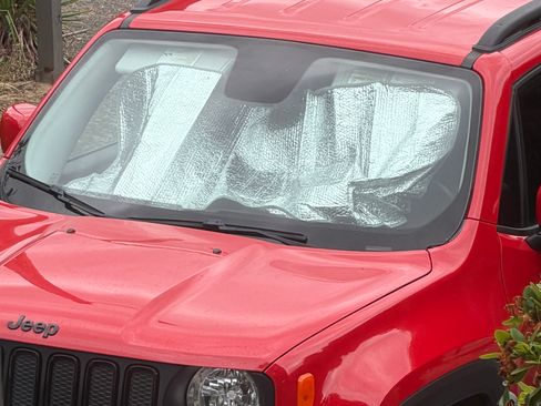 Used 2017 Jeep Renegade Altitude AWD/4WD image 4