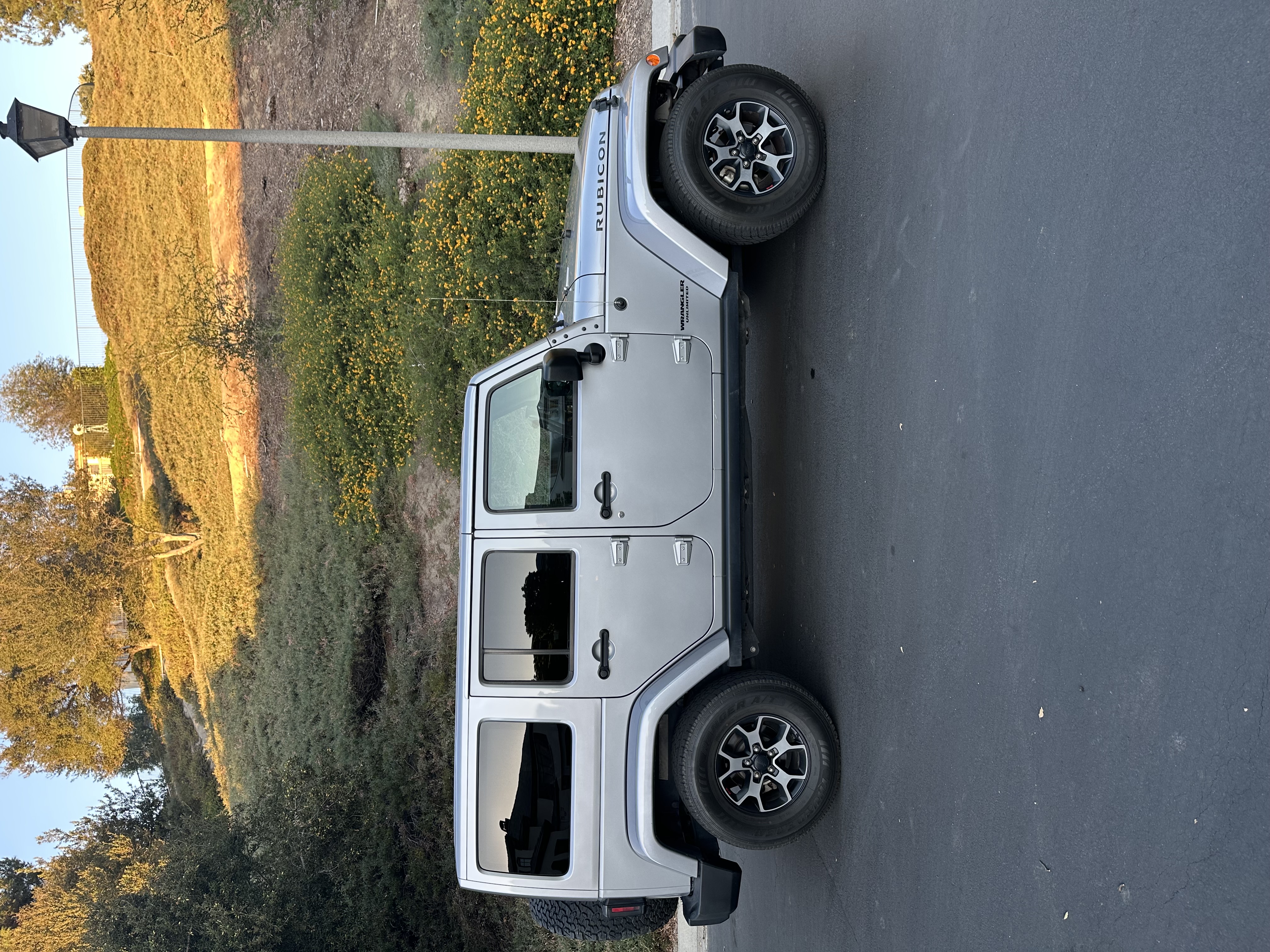 Used 2015 Jeep Wrangler Unlimited Rubicon w/ Connectivity Group AWD/4WD image 2