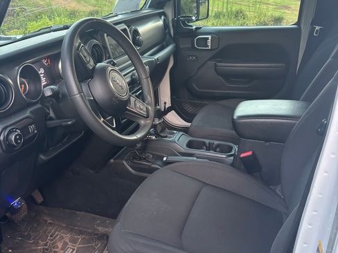 Used 2023 Jeep Gladiator Sport AWD/4WD image 12