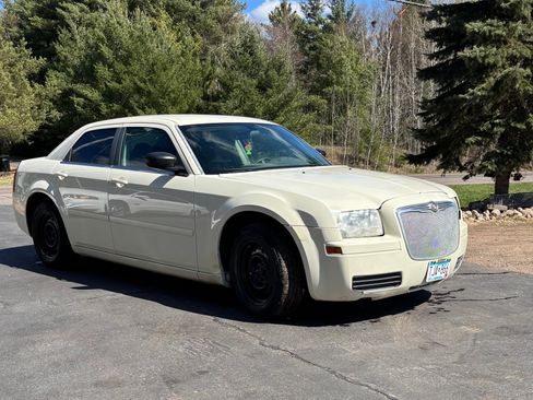Used 2006 Chrysler 300 RWD image 4