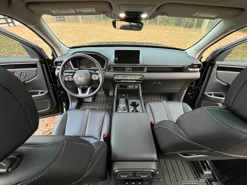 Used 2025 Honda Pilot Touring image 13