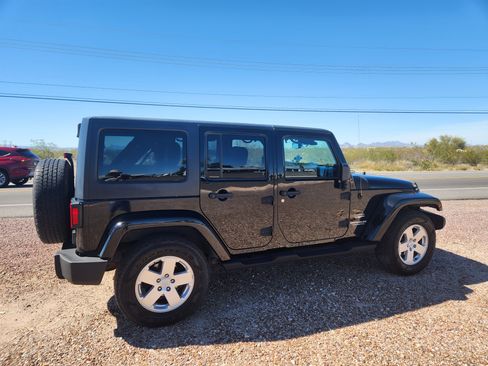 Used 2007 Jeep Wrangler Unlimited Sahara w/ Dual Top Group image 4