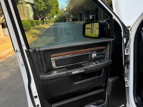 Used 2015 RAM 1500 Laramie w/ Convenience Group image 11