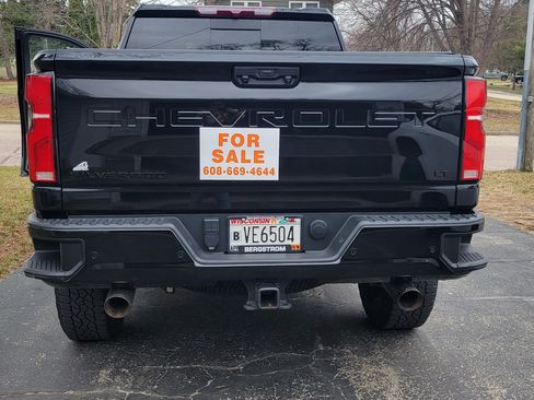 Used 2024 Chevrolet Silverado 2500 LT w/ Midnight Edition image 4