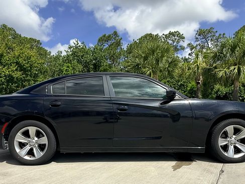 Used 2016 Dodge Charger SXT RWD image 8