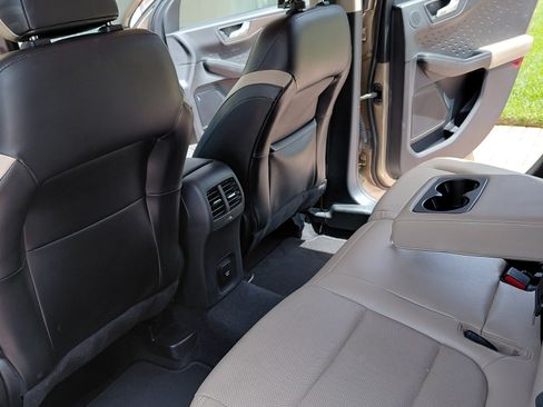 Used 2020 Ford Escape Titanium image 10