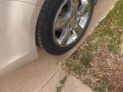 Used 2010 Chevrolet Malibu LT FWD image 11