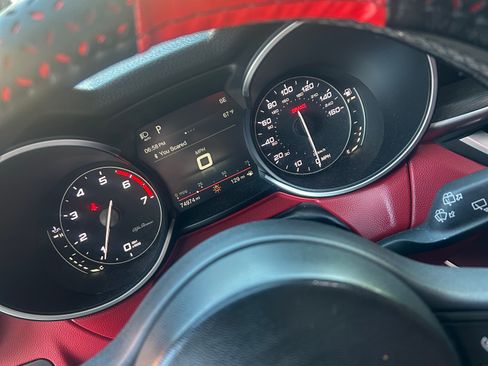 Used 2019 Alfa Romeo Stelvio Ti image 8