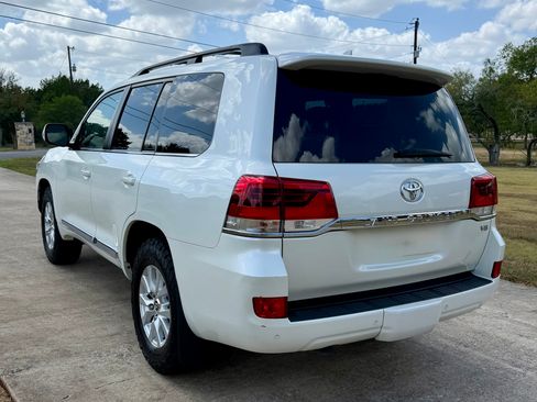 Used 2016 Toyota Land Cruiser AWD/4WD image 2