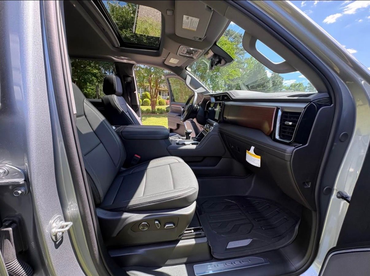 Used 2025 GMC Sierra 1500 Denali AWD/4WD image 18