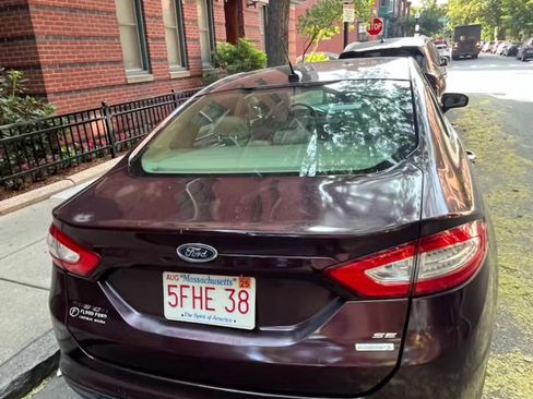 Used 2013 Ford Fusion SE FWD image 2