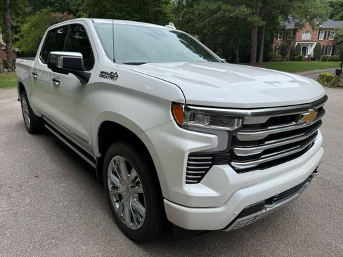 Used 2025 Chevrolet Silverado 1500 High Country w/ High Country Premium Package AWD/4WD image 1