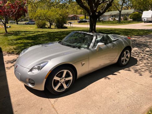 Used 2007 Pontiac Solstice Convertible w/ Premium Package RWD image 12