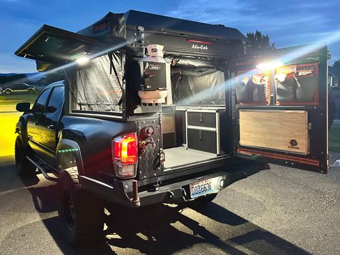 Used 2021 Toyota Tacoma TRD Off-Road w/ TRD Premium Off Road Package image 9