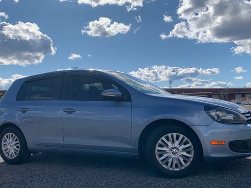 Used 2010 Volkswagen Golf 4-Door image 4