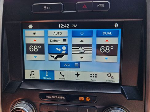 Used 2016 Ford F150 Platinum w/ Equipment Group 701A Luxury image 17