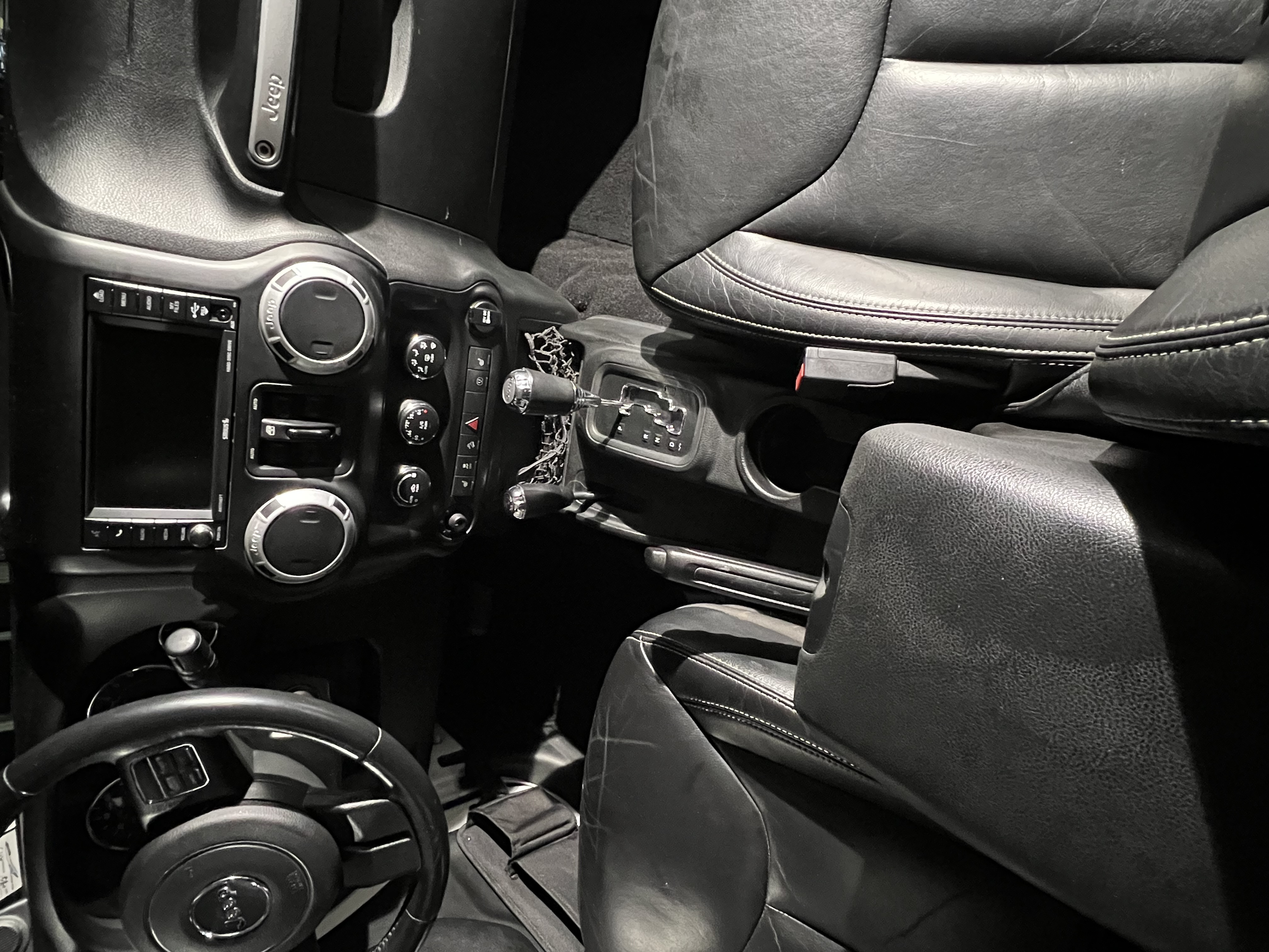 Used 2014 Jeep Wrangler Unlimited Rubicon w/ Connectivity Group AWD/4WD image 21