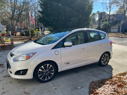 Used 2017 Ford C-MAX Energi Titanium w/ Equipment Group 501A image 6