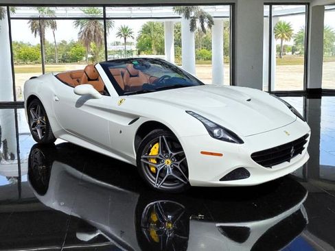 Used 2016 Ferrari California T image 2