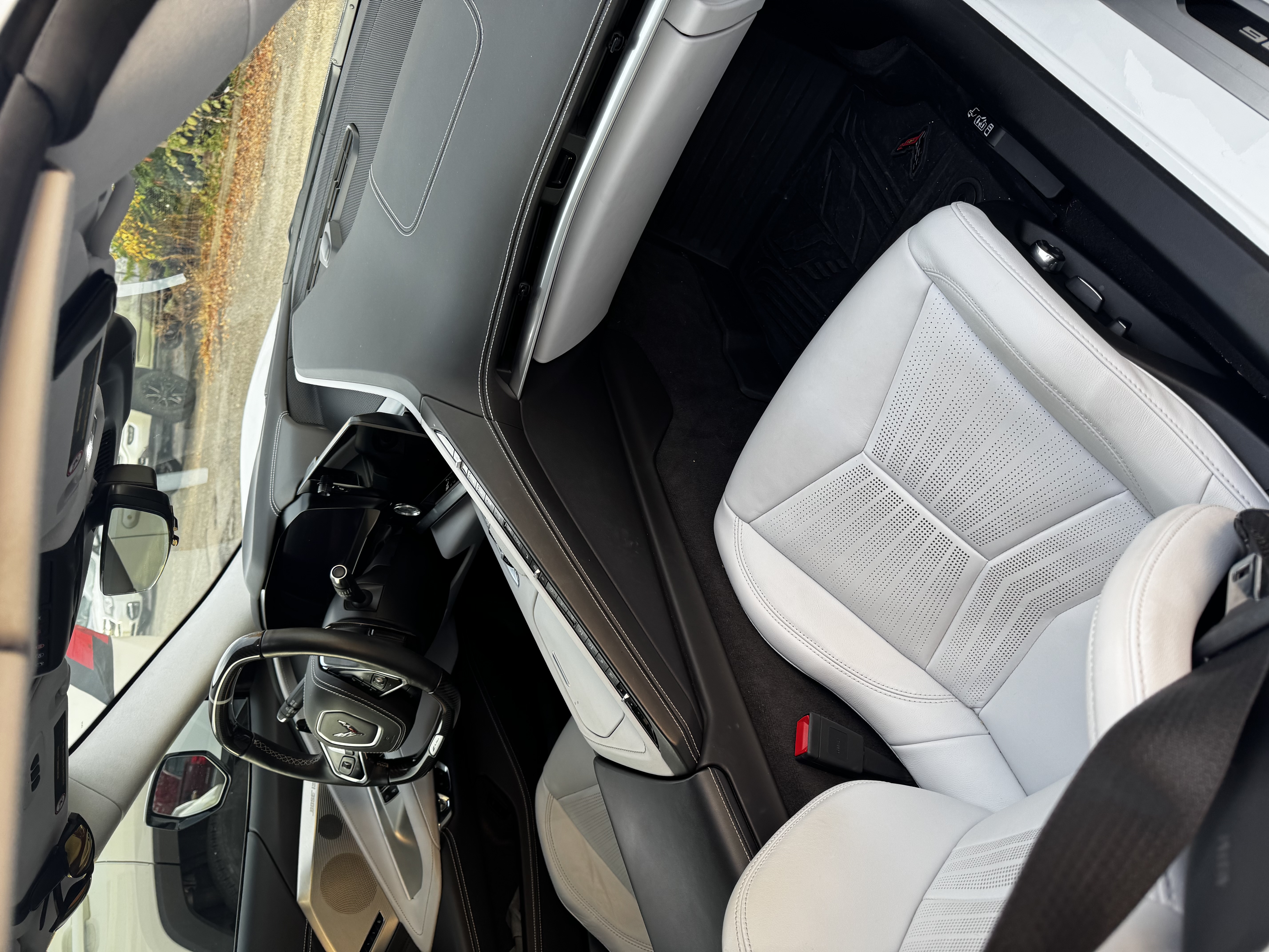 Used 2024 Chevrolet Corvette Z06 RWD image 13