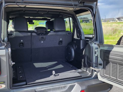 Used 2022 Jeep Wrangler Unlimited Rubicon w/ LED Lighting Group image 9