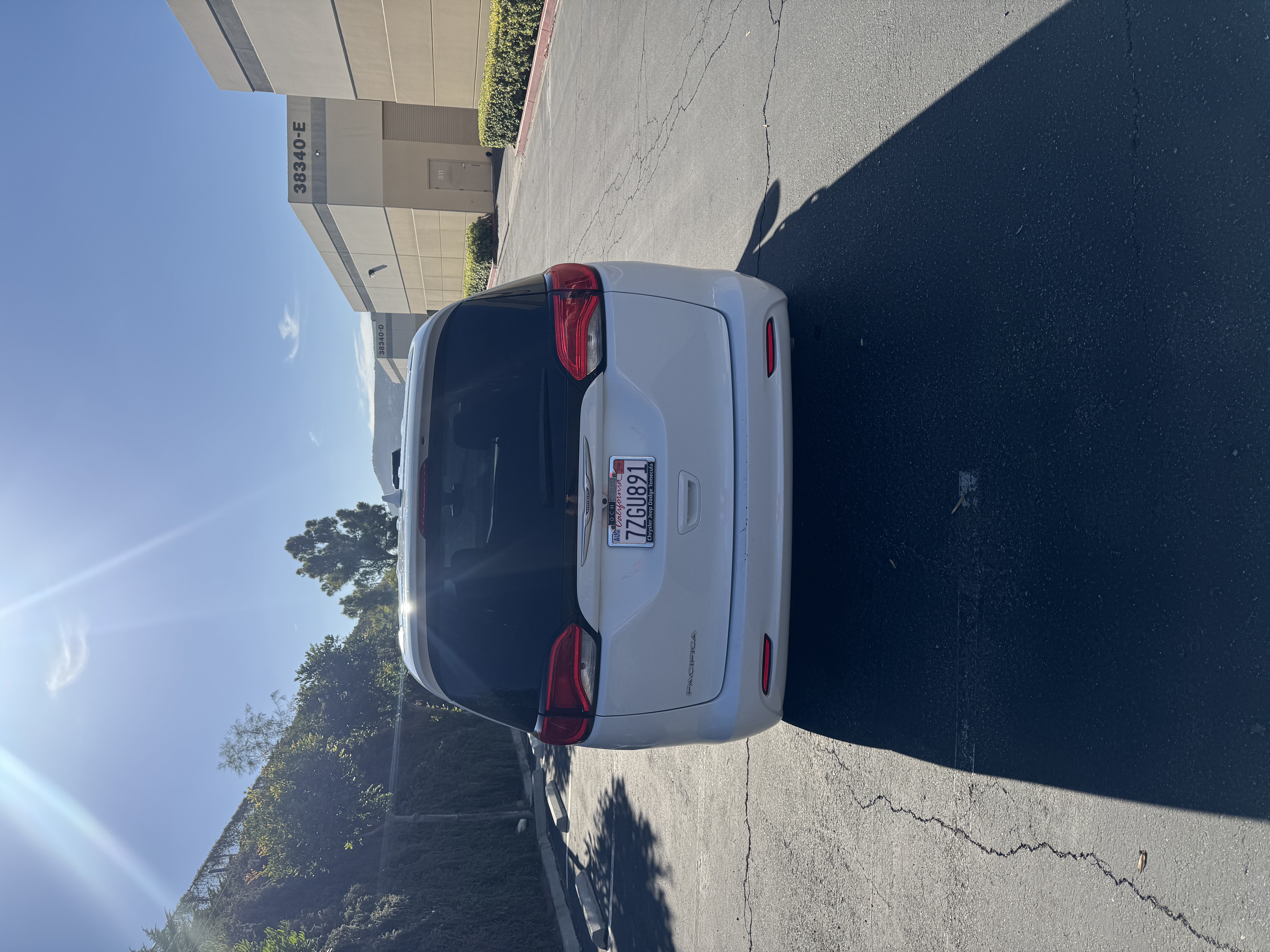 Used 2017 Chrysler Pacifica Touring FWD image 11