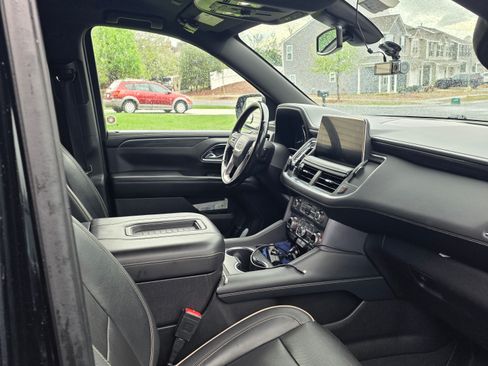 Used 2021 GMC Yukon XL SLT w/ SLT Luxury Package image 16